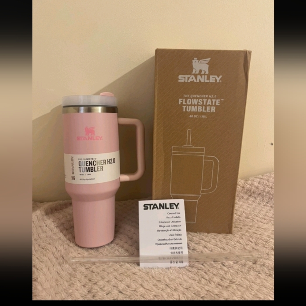 Stanley Cup 40oz Quencher H2.0 Tumbler - Pink Color